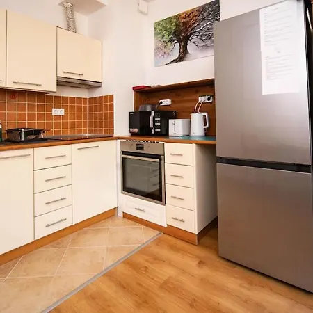 Free Parking Orange Apart. - 2ppl, Smarttv, Wifi+ Apartment