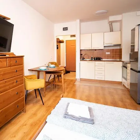 Free Parking Orange Apart. - 2ppl, Smarttv, Wifi+ Apartment *