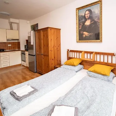 Free Parking Orange Apart. - 2ppl, Smarttv, Wifi+