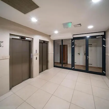 Free Parking Orange Apart. - 2ppl, Smarttv, Wifi+ * Budapest